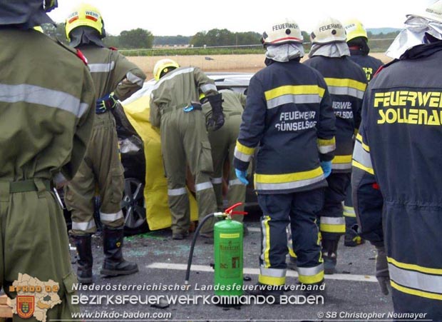 20170712 Verkehrsunfall mit tödlichem Ausgang auf der LB17 bei Schönau a.d.Triesting Foto: © FF Günselsdorf/Christopher Neumayer 20170712 Verkehrsunfall mit tödlichem Ausgang auf der LB17 bei Schönau a.d.Triesting Foto: © FF Günselsdorf/Christopher Neumayer