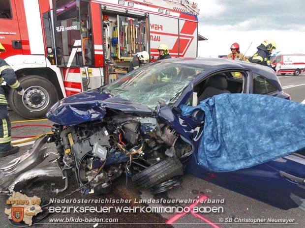 20170712 Verkehrsunfall mit tödlichem Ausgang auf der LB17 bei Schönau a.d.Triesting Foto: © FF Günselsdorf/Christopher Neumayer 20170712 Verkehrsunfall mit tödlichem Ausgang auf der LB17 bei Schönau a.d.Triesting Foto: © FF Günselsdorf/Christopher Neumayer