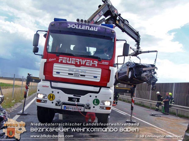 20170712 Verkehrsunfall mit tödlichem Ausgang auf der LB17 bei Schönau a.d.Triesting Foto: © FF Günselsdorf/Christopher Neumayer 20170712 Verkehrsunfall mit tödlichem Ausgang auf der LB17 bei Schönau a.d.Triesting Foto: © FF Günselsdorf/Christopher Neumayer