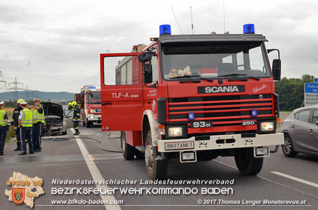 20170714 Fahrzeugbrand auf der A3 RFb Wien bei Pottendorf  Foto:  Thomas Lenger Monatsrevue.at