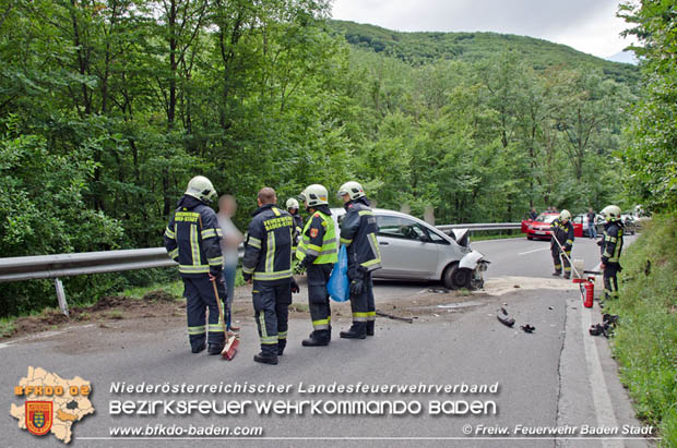 20170726 Verkehrsunfall LB210 Baden-Sattelbach Foto: FF Baden-Stadt / Michael Nositzka 20170726 Verkehrsunfall LB210 Baden-Sattelbach Foto: FF Baden-Stadt / Michael Nositzka