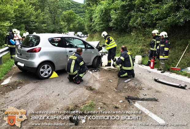 20170726 Verkehrsunfall LB210 Baden-Sattelbach Foto: © Freiwillige Feuerwehr Siegenfeld 20170726 Verkehrsunfall LB210 Baden-Sattelbach Foto: © Freiwillige Feuerwehr Siegenfeld