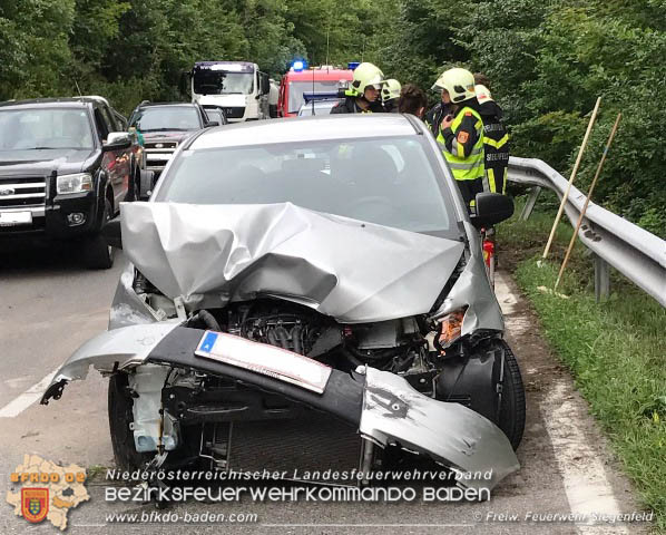 20170726 Verkehrsunfall LB210 Baden-Sattelbach Foto: © Freiwillige Feuerwehr Siegenfeld 20170726 Verkehrsunfall LB210 Baden-Sattelbach Foto: © Freiwillige Feuerwehr Siegenfeld