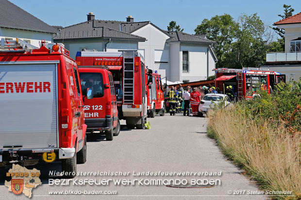 20170815 Küchenbrand in Reihen Wohnhaus in Blumau-Neurißhof Foto: © Stefan Schneider BFK Baden 20170815 Küchenbrand in Reihen Wohnhaus in Blumau-Neurißhof Foto: © Stefan Schneider BFK Baden