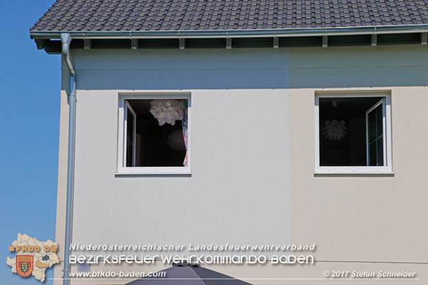 20170815 Küchenbrand in Reihen Wohnhaus in Blumau-Neurißhof Foto: © Stefan Schneider BFK Baden 20170815 Küchenbrand in Reihen Wohnhaus in Blumau-Neurißhof Foto: © Stefan Schneider BFK Baden