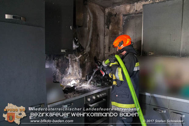 20170815 Küchenbrand in Reihen Wohnhaus in Blumau-Neurißhof Foto: © Stefan Schneider BFK Baden 20170815 Küchenbrand in Reihen Wohnhaus in Blumau-Neurißhof Foto: © Stefan Schneider BFK Baden