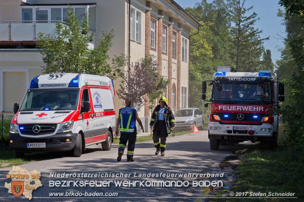 20170815 Küchenbrand in Reihen Wohnhaus in Blumau-Neurißhof Foto: © Stefan Schneider BFK Baden 20170815 Küchenbrand in Reihen Wohnhaus in Blumau-Neurißhof Foto: © Stefan Schneider BFK Baden