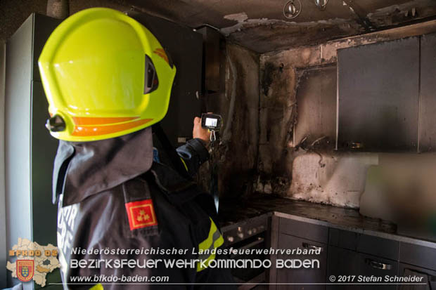 20170815 Küchenbrand in Reihen Wohnhaus in Blumau-Neurißhof Foto: © Stefan Schneider BFK Baden 20170815 Küchenbrand in Reihen Wohnhaus in Blumau-Neurißhof Foto: © Stefan Schneider BFK Baden