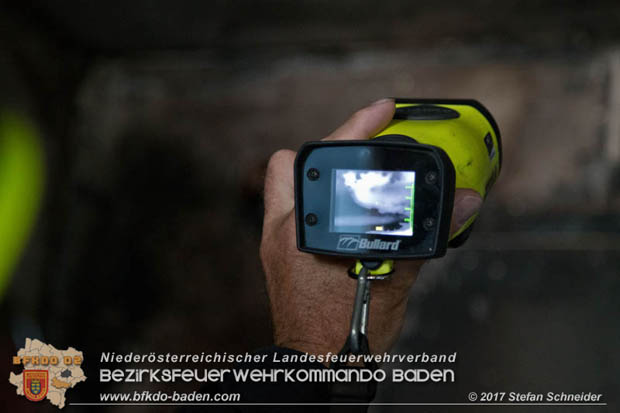 20170815 Küchenbrand in Reihen Wohnhaus in Blumau-Neurißhof Foto: © Stefan Schneider BFK Baden 20170815 Küchenbrand in Reihen Wohnhaus in Blumau-Neurißhof Foto: © Stefan Schneider BFK Baden