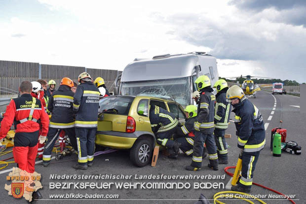 20170820 Frontalzusammensto Wohnmobil gegen Pkw auf der LB17 zwischen Sollenau und Gnselsdorf/Schnau Foto:  SB A Christopher Neumayer FF Gnselsdorf