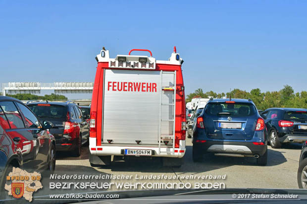 20170831 Pkw strzt von Brcke auf die Autobahn A2 Hhe Knoten Guntramsdorf  Foto:  Stefan Schneider BFK Baden