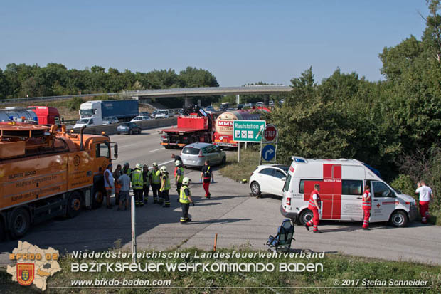 20170831 Pkw strzt von Brcke auf die Autobahn A2 Hhe Knoten Guntramsdorf  Foto:  Stefan Schneider BFK Baden