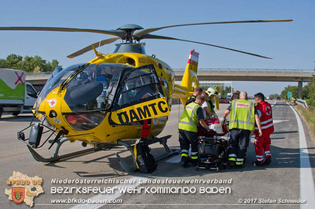 20170831 Pkw strzt von Brcke auf die Autobahn A2 Hhe Knoten Guntramsdorf  Foto:  Stefan Schneider BFK Baden