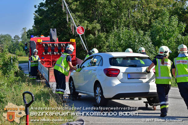 20170831 Pkw stürzt von Brücke auf die Autobahn A2 Höhe Knoten Guntramsdorf Foto: © Stefan Schneider BFK Baden 20170831 Pkw stürzt von Brücke auf die Autobahn A2 Höhe Knoten Guntramsdorf Foto: © Stefan Schneider BFK Baden
