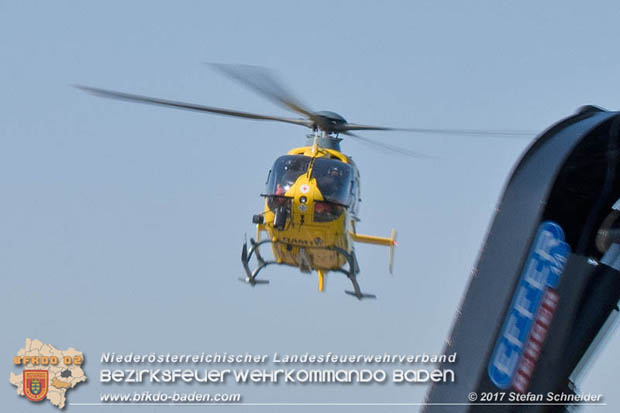 20170831 Pkw strzt von Brcke auf die Autobahn A2 Hhe Knoten Guntramsdorf  Foto:  Stefan Schneider BFK Baden