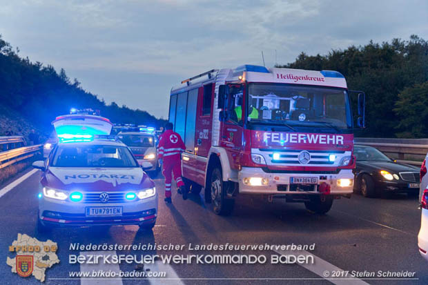 20170910 5 Tote und 3 Verletzte bei Verkehrsunfall auf der A21 bei Heiligenkreuz RFb Wien  Foto: © Stefan Schneider BFK Baden