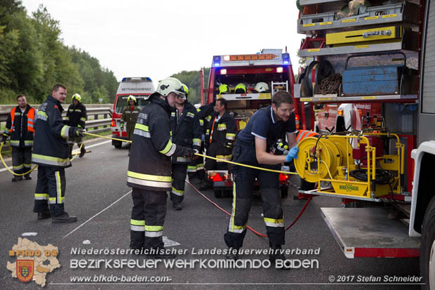 20170910 5 Tote und 3 Verletzte bei Verkehrsunfall auf der A21 bei Heiligenkreuz RFb Wien  Foto: © Stefan Schneider BFK Baden