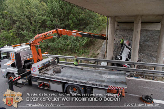 20170910 5 Tote und 3 Verletzte bei Verkehrsunfall auf der A21 bei Heiligenkreuz RFb Wien  Foto: © Stefan Schneider BFK Baden