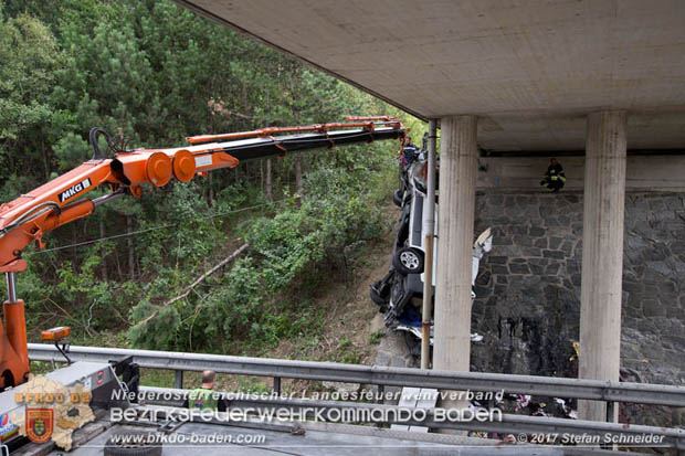 20170910 5 Tote und 3 Verletzte bei Verkehrsunfall auf der A21 bei Heiligenkreuz RFb Wien  Foto:  Stefan Schneider BFK Baden