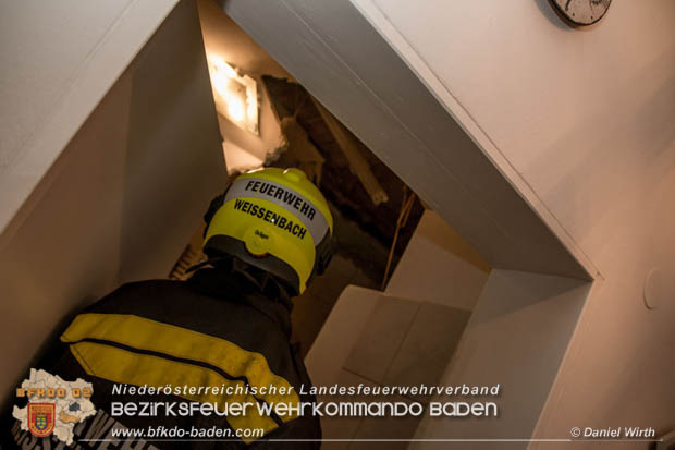 20170914 Wohnhaus nach Deckeneinsturz evakuiert in Weissenbach a.d.Triesting  Foto: © Daniel Wirth BFK BADEN