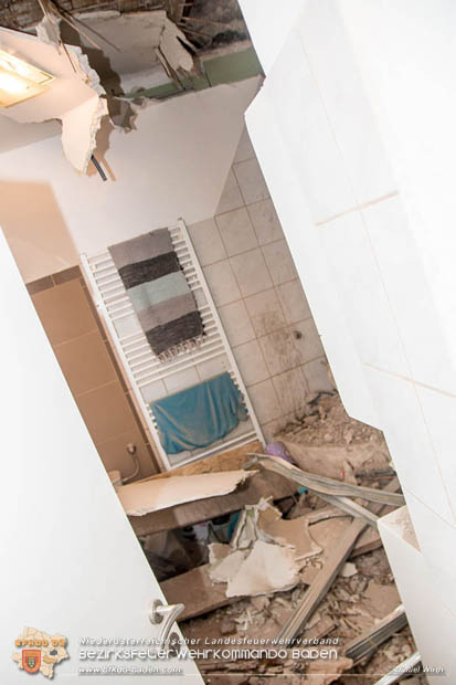 20170914 Wohnhaus nach Deckeneinsturz evakuiert in Weissenbach a.d.Triesting Foto: © Daniel Wirth BFK BADEN 20170914 Wohnhaus nach Deckeneinsturz evakuiert in Weissenbach a.d.Triesting Foto: © Daniel Wirth BFK BADEN