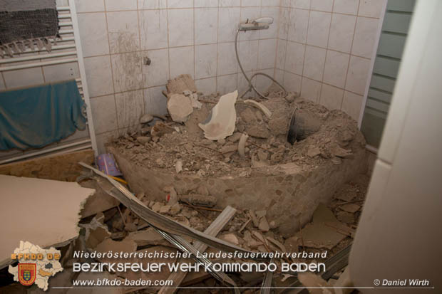 20170914 Wohnhaus nach Deckeneinsturz evakuiert in Weissenbach a.d.Triesting  Foto:  Daniel Wirth BFK BADEN