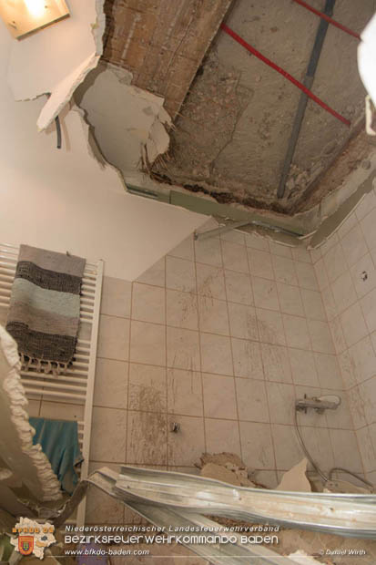 20170914 Wohnhaus nach Deckeneinsturz evakuiert in Weissenbach a.d.Triesting Foto: © Daniel Wirth BFK BADEN 20170914 Wohnhaus nach Deckeneinsturz evakuiert in Weissenbach a.d.Triesting Foto: © Daniel Wirth BFK BADEN