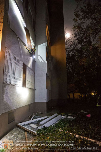20171104 Explosion in der Wohnung einer Badener Wohnhausanlage  Foto:  Freiwillige Feuerwehr Baden-Stadt