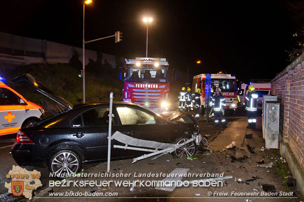 20171106 Verkehrsunfall in Baden LB212 Damgasse X Rudolf Zllnerstrae  Foto:  FF Baden-Stadt / Markus Prendinger