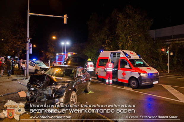20171106 Verkehrsunfall in Baden LB212 Damgasse X Rudolf Zllnerstrae  Foto:  FF Baden-Stadt / Markus Prendinger