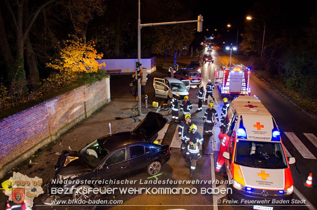 20171106 Verkehrsunfall in Baden LB212 Damgasse X Rudolf Zöllnerstraße Foto: © FF Baden-Stadt / Markus Prendinger 20171106 Verkehrsunfall in Baden LB212 Damgasse X Rudolf Zöllnerstraße Foto: © FF Baden-Stadt / Markus Prendinger