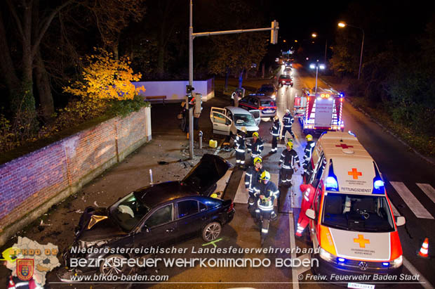 20171106 Verkehrsunfall in Baden LB212 Damgasse X Rudolf Zllnerstrae  Foto:  FF Baden-Stadt / Markus Prendinger