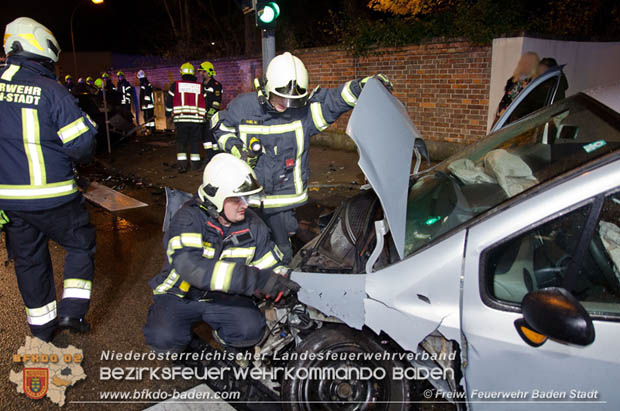 20171106 Verkehrsunfall in Baden LB212 Damgasse X Rudolf Zllnerstrae  Foto:  FF Baden-Stadt / Markus Prendinger