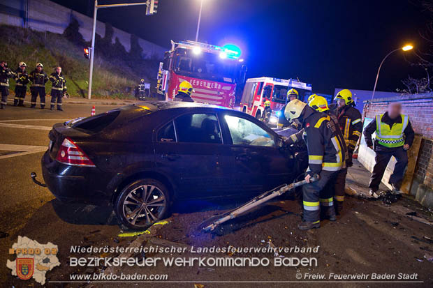 20171106 Verkehrsunfall in Baden LB212 Damgasse X Rudolf Zllnerstrae  Foto:  FF Baden-Stadt / Stefan Schneider