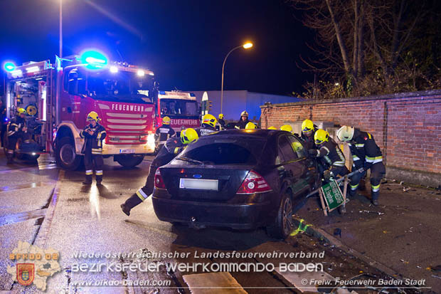 20171106 Verkehrsunfall in Baden LB212 Damgasse X Rudolf Zllnerstrae  Foto:  FF Baden-Stadt / Stefan Schneider