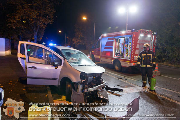 20171106 Verkehrsunfall in Baden LB212 Damgasse X Rudolf Zllnerstrae  Foto:  FF Baden-Stadt / Stefan Schneider