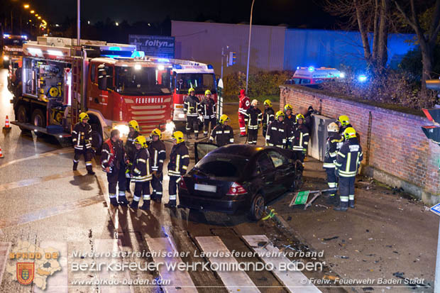 20171106 Verkehrsunfall in Baden LB212 Damgasse X Rudolf Zllnerstrae  Foto:  FF Baden-Stadt / Stefan Schneider