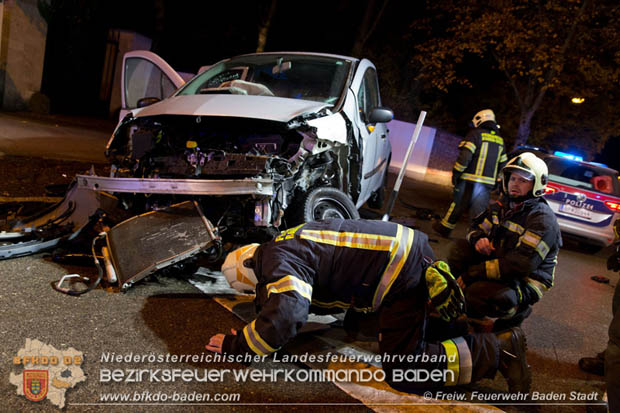 20171106 Verkehrsunfall in Baden LB212 Damgasse X Rudolf Zllnerstrae  Foto:  FF Baden-Stadt / Stefan Schneider