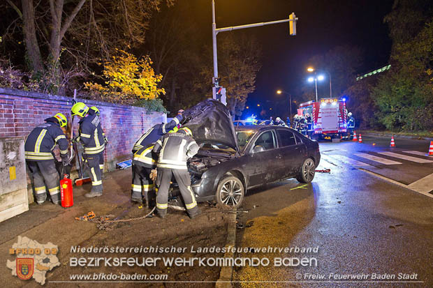 20171106 Verkehrsunfall in Baden LB212 Damgasse X Rudolf Zllnerstrae  Foto:  FF Baden-Stadt / Stefan Schneider