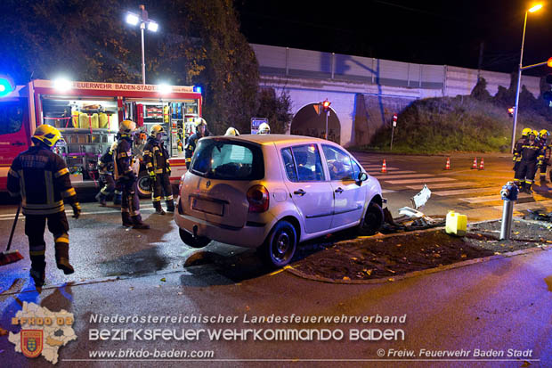 20171106 Verkehrsunfall in Baden LB212 Damgasse X Rudolf Zllnerstrae  Foto:  FF Baden-Stadt / Stefan Schneider