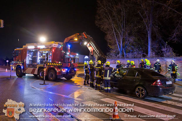 20171106 Verkehrsunfall in Baden LB212 Damgasse X Rudolf Zllnerstrae  Foto:  FF Baden-Stadt / Stefan Schneider