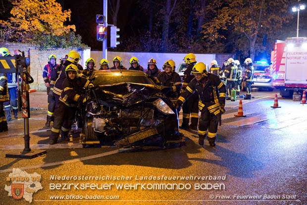 20171106 Verkehrsunfall in Baden LB212 Damgasse X Rudolf Zllnerstrae  Foto:  FF Baden-Stadt / Stefan Schneider