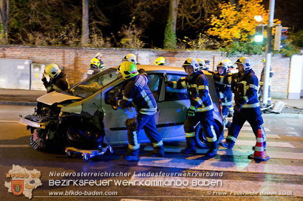 20171106 Verkehrsunfall in Baden LB212 Damgasse X Rudolf Zllnerstrae  Foto:  FF Baden-Stadt / Stefan Schneider