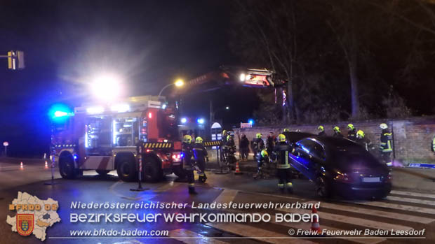 20171106 Verkehrsunfall in Baden LB212 Damgasse X Rudolf Zöllnerstraße Foto: © www.ff-baden-leesdorf.at / Stefan Wagner 20171106 Verkehrsunfall in Baden LB212 Damgasse X Rudolf Zöllnerstraße Foto: © www.ff-baden-leesdorf.at / Stefan Wagner