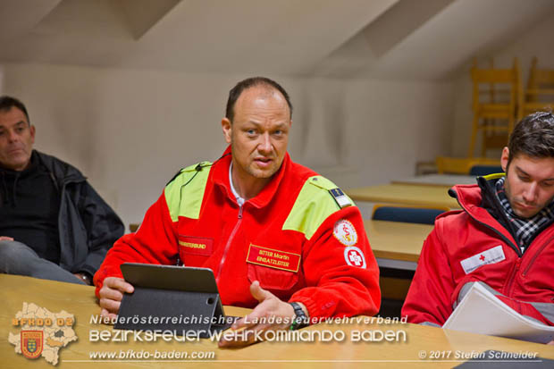 20171113 Personensuche nach 12-jährigen abgängigen Bub in Pfaffstätten  Foto: Stefan Schneider BFK BADEN