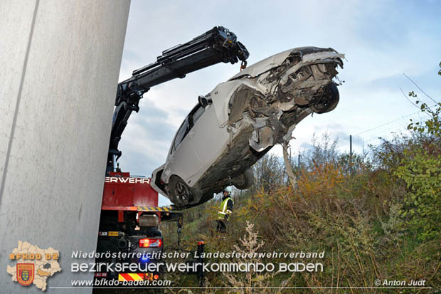 20171119 Verkehrsunfall auf der A2 zwischen Traiskirchen und Baden  Foto:  Anton Judt