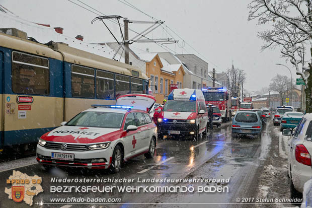 20171130 Mann geriet unter Badner Bahn Garnitur in Baden-Leesdorf Foto: © Stefan Schneider 20171130 Mann geriet unter Badner Bahn Garnitur in Baden-Leesdorf Foto: © Stefan Schneider