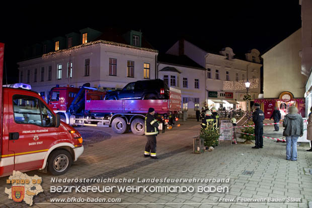 20171213 Gelndewagen krachte in Geschftsauslage in der Badener Fugngerzone  Foto:  Freiwillige Feuerwehr Baden-Stadt / Stefan Schneider
