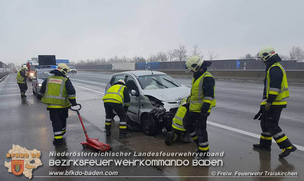 20180220 Verkehrsunfall auf der A2 zwischen Traiskirchen und Baden   Foto: Freiwillige Feuerwehr Traiskirchen-Stadt