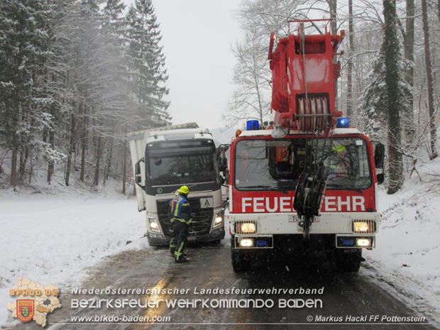 20180220 Lkw Bergung Grabenweg >> Am Hals Pottenstein   Foto: ASB Markus Hackl Freiwillige Feuerwehr Pottenstein
